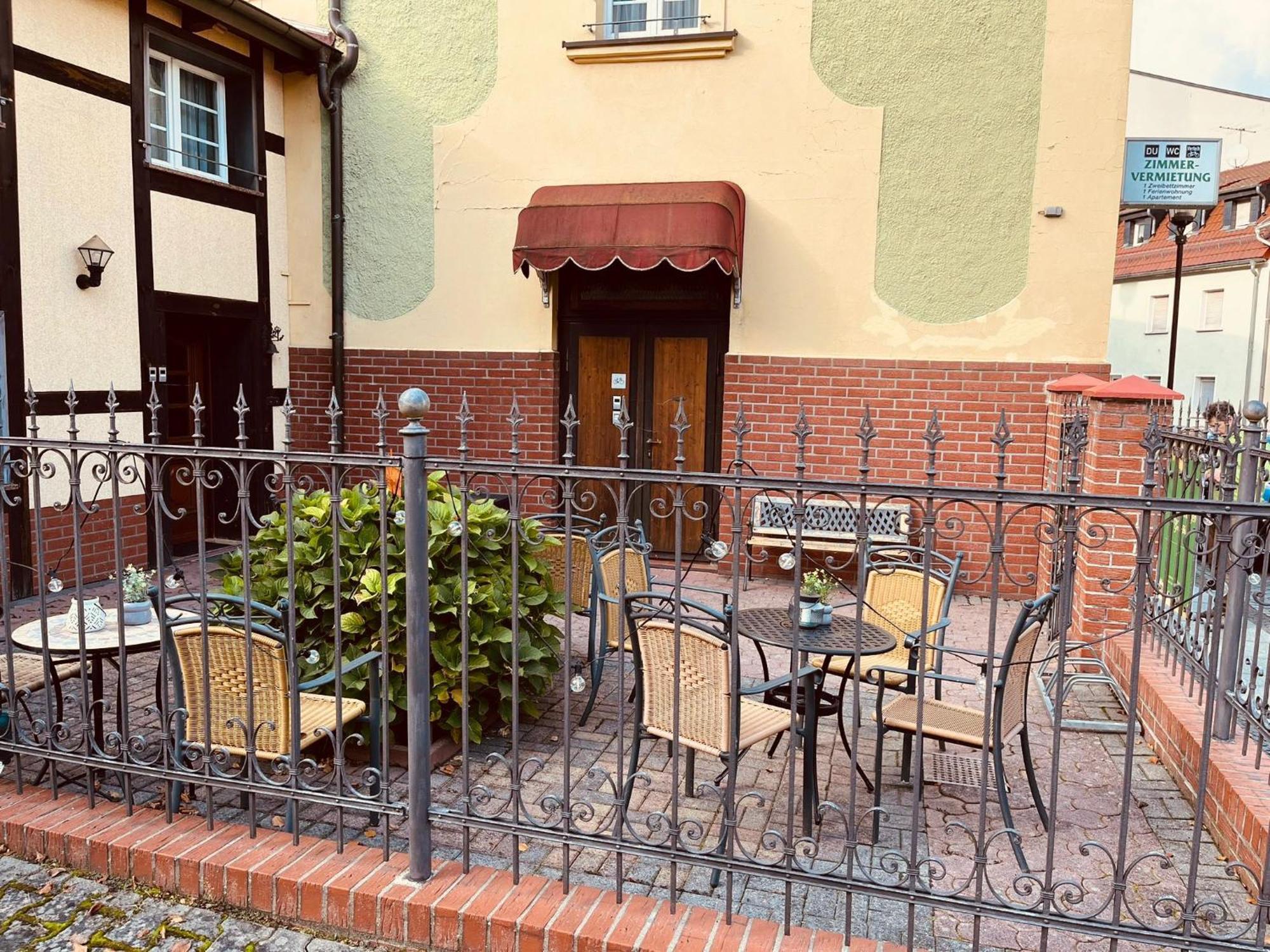 Apartment Gruener Fuerst Mit Sitzecke Im Innenhof & Naehe Park & Erdgeschoss Бад-Мускау Экстерьер фото